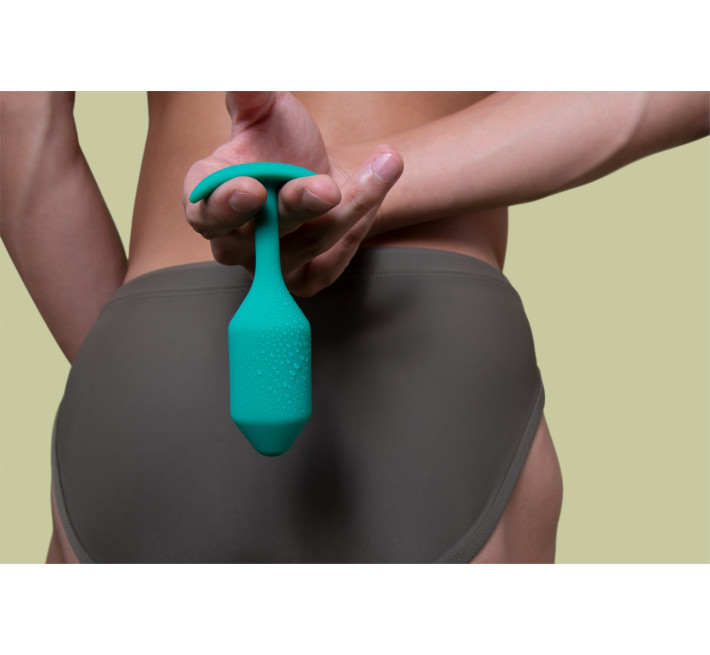 Анальная пробка со смещенным центром тяжести B-Vibe Snug Plug 2 зеленая