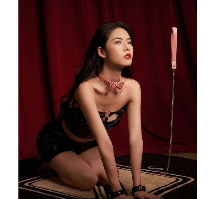 Ошейник с бантиком и поводком Lockink Sevanda, кожа и металл, розовый