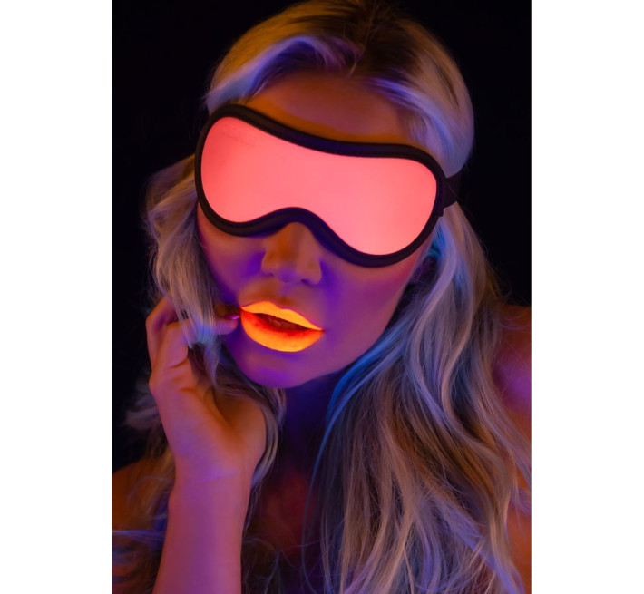 Маска Taboom Blindfold світиться в темряві