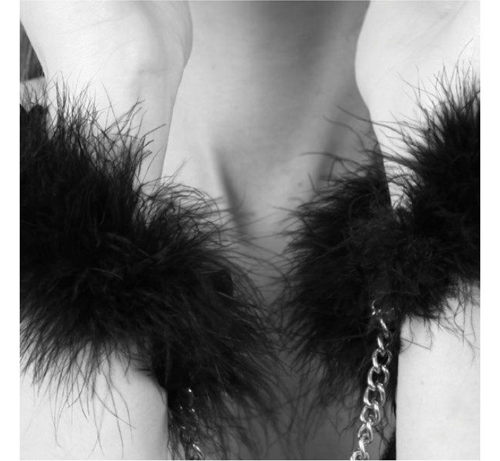 Пушистые наручники Bijoux Indiscrets Za za zu - feahter handcuffs