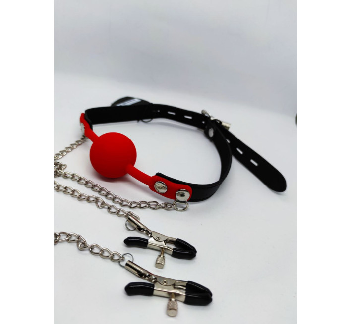 Кляп с зажимами на соски DS Fetish Locking gag with nipple clamps black/red