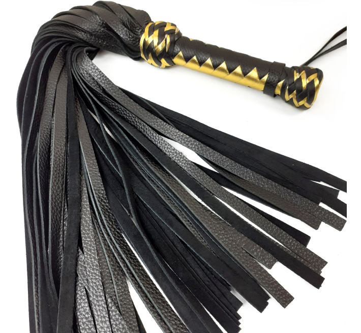 Черный флоггер классический с золотой рукоятью Art of Sex натуральная кожа, 50 хвостов, по 50см, рукоятка 20см