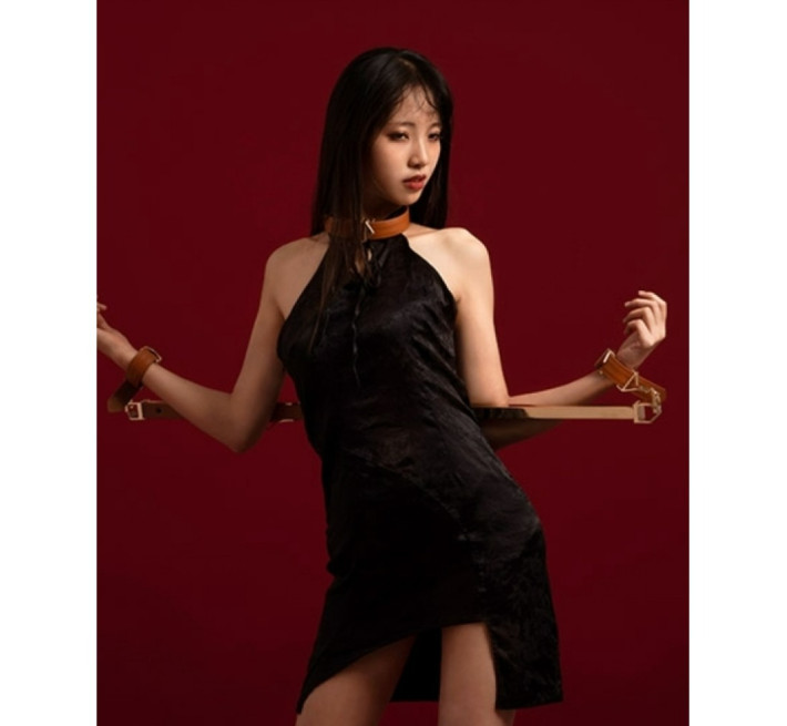 Распорка для бондажа с поножами и ошейником Lockink, натуральная кожа и металл, коричневая, 55-100