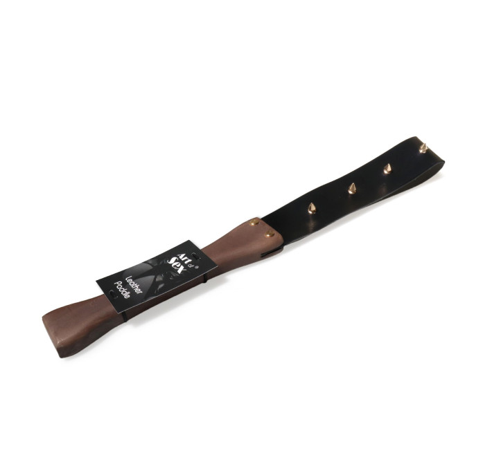 Ляскалка з шипами та дерев'яною ручкою Art of Sex - BDSM Strong, натуральна шкіра