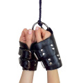 Манжеты для подвеса за руки Art of Sex Kinky Hand Cuffs For Suspension из натуральной кожи, Черные