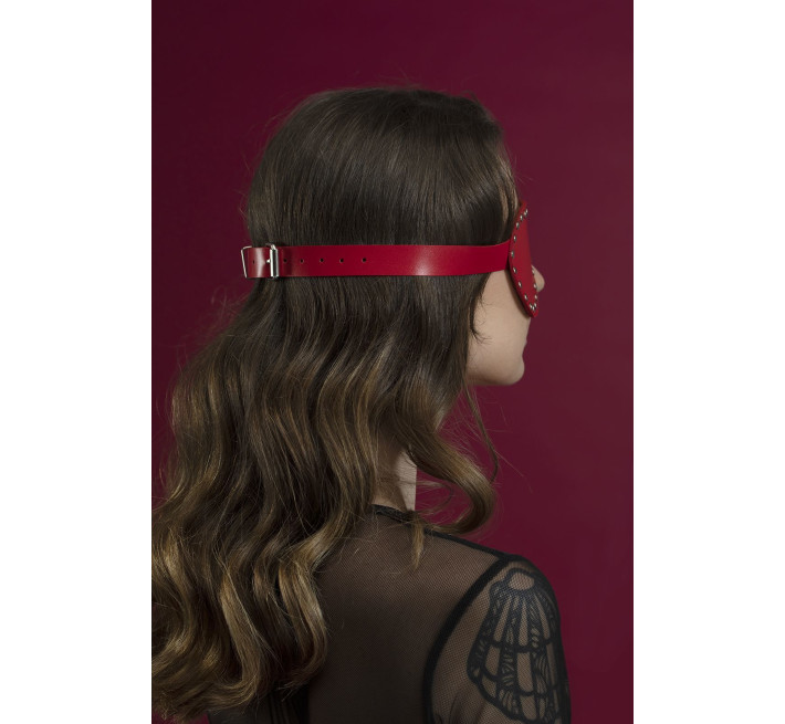 Маска кожаная закрытая с заклепками Feral Feelings - Blindfold Mask Красная
