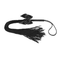 Батіг Bijoux Indiscrets Lilly - Fringe whip прикрашена шнуром і бантиком Батіг Bijoux Indiscrets Lilly - Fringe whip прикрашена шнуром і бантиком