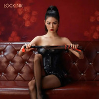 Флогер з вузликами на хвостах і текстурованою ручкою Lockink, шкіряний, чорно-червоний, 58 см Флогер з вузликами на хвостах і текстурованою ручкою Lockink, шкіряний, чорно-червоний, 58 см