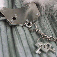 Наручники металеві з оздобленням Adrien Lastic Handcuffs Чорні Наручники металеві з оздобленням Adrien Lastic Handcuffs Чорні