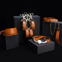 Набір девайсів для БДСМ Lockink, натуральна шкіра та метал, коричневий, 7 предметів Набір девайсів для БДСМ Lockink, натуральна шкіра та метал, коричневий, 7 предметів