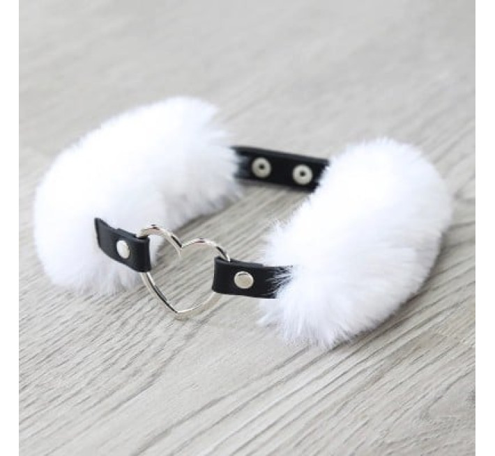 Ошейник DS Fetish с кольцом-сердечком и белым мехом