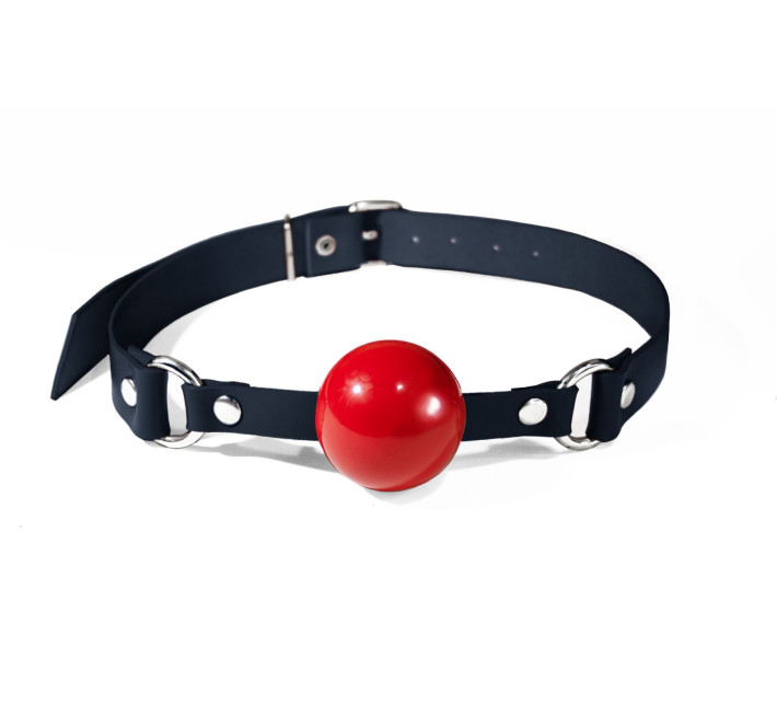 Кляп силиконовый Feral Feelings Silicon Ball Gag Black/Red, черный ремень, красный шарик