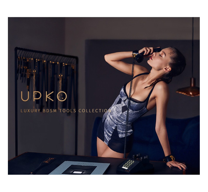 М'який шкіряний хлист з бутоном троянди на рукоятці UPKO Soft Whip