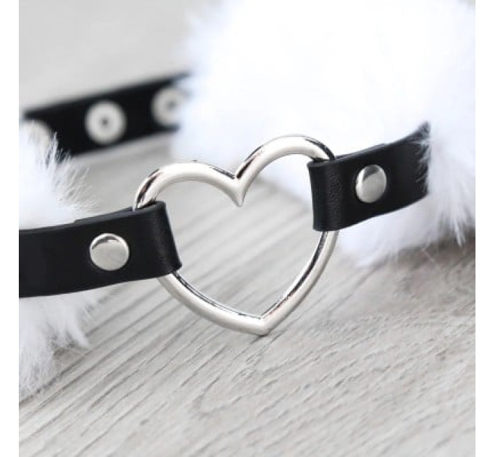 Ошейник DS Fetish с кольцом-сердечком и белым мехом