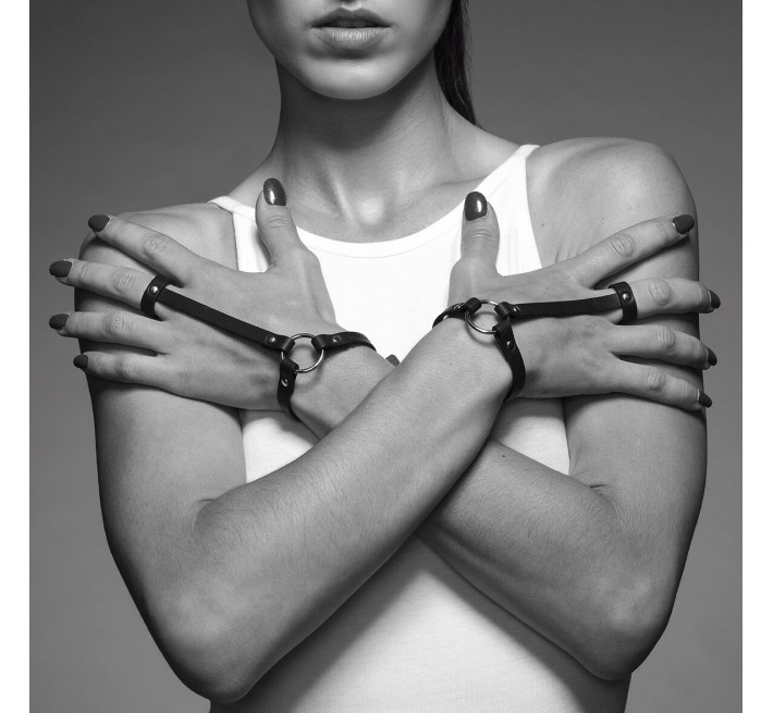 Пара браслетов на запястье и палец Bijoux Indiscrets MAZE Hand Bracelet Harness Коричневые