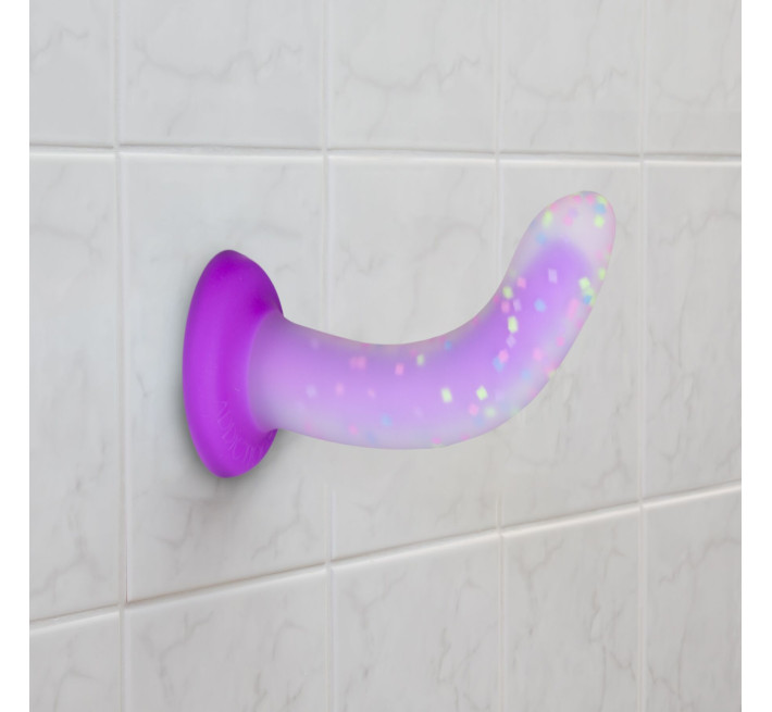 Фалоімітатор, що світиться в темряві, ADDICTION Rave 8 Glow in the Dark Dildo Purple Confetti, 20,3 см