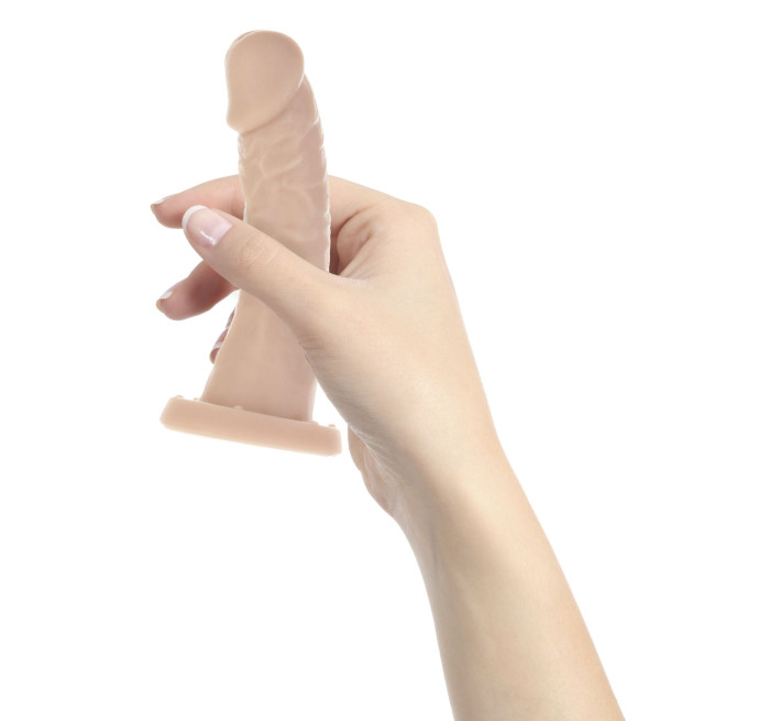 Изогнутый фаллоимитатор на присоске ADDICTION - Edward 6″ Curved Dong, виброшар в подарок