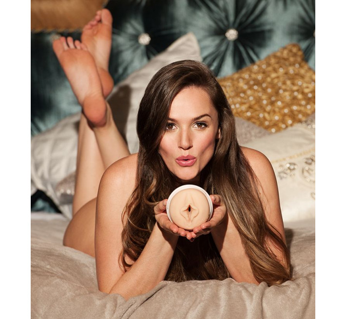 Мастурбатор Fleshlight Girls: Tori Black Torrid (SIGNATURE COLLECTION)
