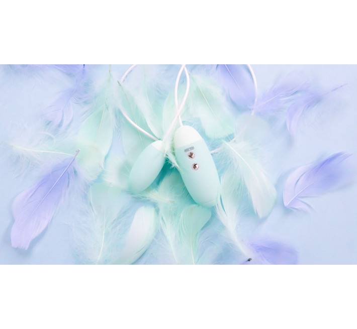 Вакуумный стимулятор с виброяйцом 2-в-1 KisToy Miss VV Голубой