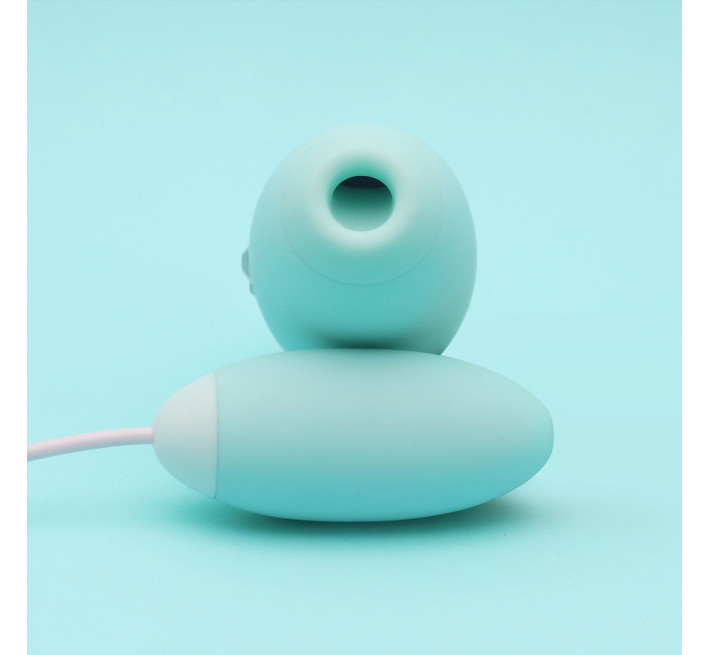 Вакуумный стимулятор с виброяйцом 2-в-1 KisToy Miss VV Голубой